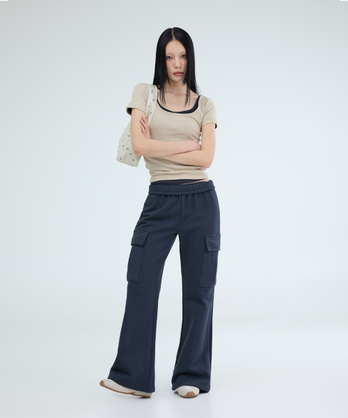 PORTERNA(ポルテナ)の「CARGO BANDING FLARE PANTS-2COLOR(スウェットパンツ・レディース・ブラック/チャコール・OS)」の12枚目の写真