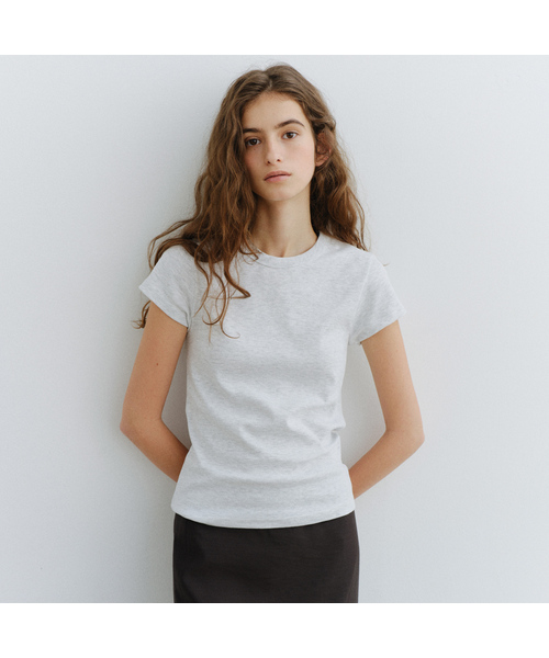 URAGO(ユラーゴ)の「Essential half t-shirt(Tシャツ/カットソー・レディース・チャコールグレー/ライトグレー/スカイブルー/ブラック/ダークブラウン/ネイビー/アイボリー・SMALL/MEDIUM)」の3枚目の写真
