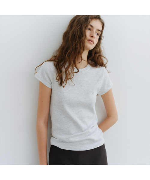 URAGO(ユラーゴ)の「Essential half t-shirt(Tシャツ/カットソー・レディース・チャコールグレー/ライトグレー/スカイブルー/ブラック/ダークブラウン/ネイビー/アイボリー・SMALL/MEDIUM)」の4枚目の写真