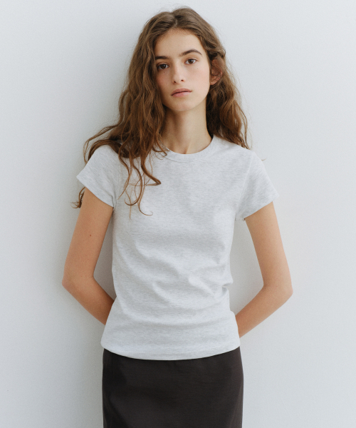 URAGO(ユラーゴ)の「Essential half t-shirt(Tシャツ/カットソー・レディース・チャコールグレー/ライトグレー/スカイブルー/ブラック/ダークブラウン/ネイビー/アイボリー・SMALL/MEDIUM)」の9枚目の写真