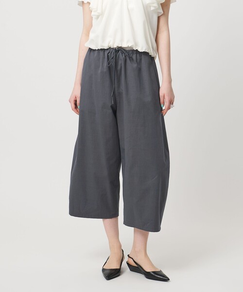 ASTRAET(アストラット)の「<ASTRAET>コットン バレル クロップドパンツ(その他パンツ・レディース・ベージュ/ダークグレー・1/0/00)」の2枚目の写真