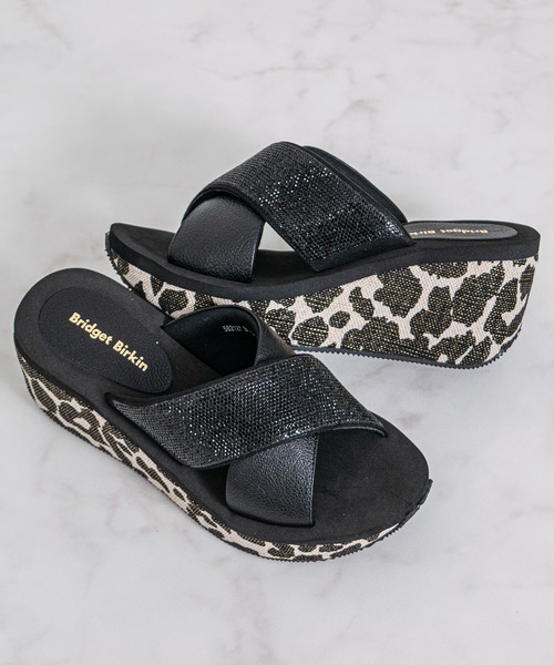 Bridget Birkin(ブリジットバーキン)の「【Bridget Birkin】厚底ウェッジクロスベルトサンダル(562127)(サンダル・レディース・ブラック/グレイッシュベージュ/シルバー・M/L/S/LL)」の1枚目の写真