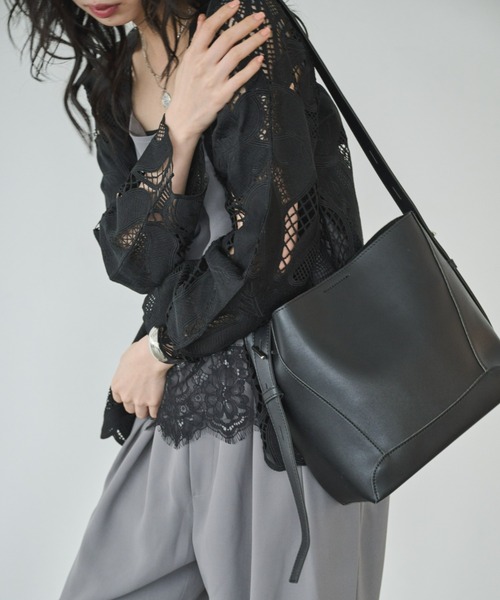 Anclear oui(アンクリアウィ)の「ワンショルダーバッグ(ショルダーバッグ・レディース・White/Black/Beige・F)」の1枚目の写真