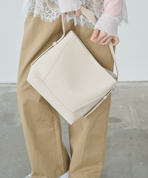 Anclear oui(アンクリアウィ)の「ワンショルダーバッグ(ショルダーバッグ・レディース・White/Black/Beige・F)」の2枚目の写真