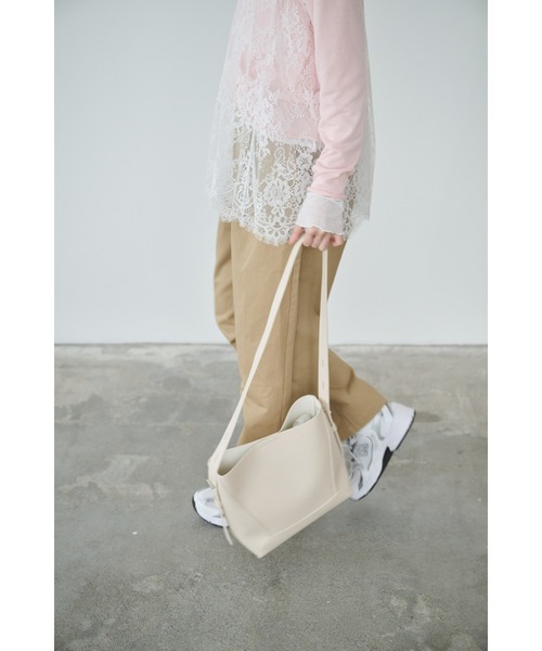 Anclear oui(アンクリアウィ)の「ワンショルダーバッグ(ショルダーバッグ・レディース・White/Black/Beige・F)」の5枚目の写真