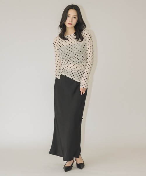 NEUNA(ヌナ)の「【発売日即完アイテム】ドットギャザーアシメントリーシアートップス(Tシャツ/カットソー・レディース・アイボリー/ブラック・FREE)」の7枚目の写真