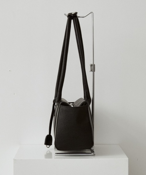 arholiday.standard(エーアールホリデースタンダード)の「rectangle long handle shoulder bag / レクタングルロングハンドルショルダーバッグ(ショルダーバッグ・レディース・ブラック/ブラウン・FREE)」の16枚目の写真