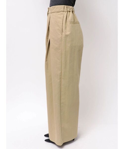 ELENDEEK(エレンディーク)の「ツイルタックワイドパンツ(その他パンツ・レディース・ベージュ/ネイビー・2/1)」の14枚目の写真