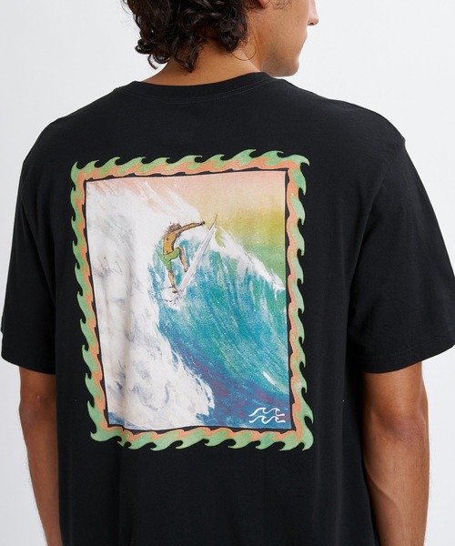 BILLABONG(ビラボン)の「BILLABONG メンズ NANDA ORMOND OCCY PREMIUM SS Tシャツ 【2026年夏モデル】(Tシャツ/カットソー・メンズ・ブラック/ホワイト・X-LARGE/LARGE/MEDIUM)」の1枚目の写真