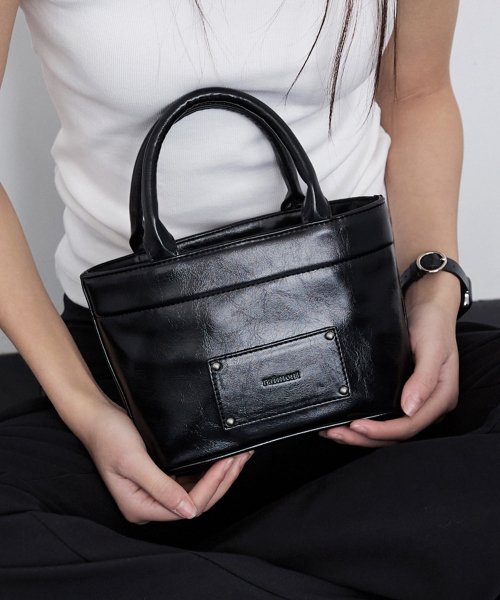 RAIMENT(レイメント)の「Stud Patch Macaroon Bag_Black(トートバッグ・レディース・その他・FREE)」の2枚目の写真