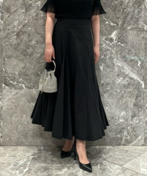 LOULOU WILLOUGHBY(ルルウィルビー)の「タフタマチフレアスカート(スカート・レディース・ホワイト/ブラック・1/2)」の2枚目の写真