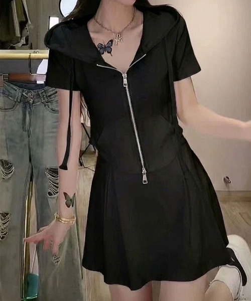 GLAMOROUS JANE(グラマラスジェーン)の「半袖ジップアップパーカー×スカパン 2点セット(セットアップ・レディース・ブラック/グレー・M/L)」の3枚目の写真