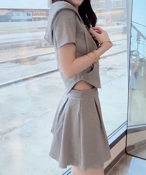 GLAMOROUS JANE(グラマラスジェーン)の「半袖ジップアップパーカー×スカパン 2点セット(セットアップ・レディース・ブラック/グレー・M/L)」の5枚目の写真