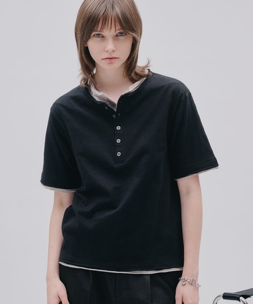 SELLE GLANT（セレグランテ）の「LAYERED HENLEY NECK SLUB T-SHIRT/レイヤードスタイルヘンリーネックスラブTシャツ（Tシャツ/カットソー・メンズ・ブラック系その他/ネイビー/ダークブラウン/ブラック・SMALL/MEDIUM/LARGE）」の2枚目の写真