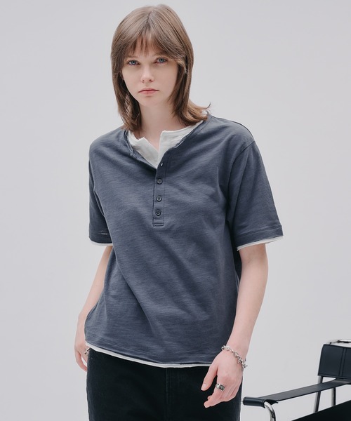 SELLE GLANT（セレグランテ）の「LAYERED HENLEY NECK SLUB T-SHIRT/レイヤードスタイルヘンリーネックスラブTシャツ（Tシャツ/カットソー・メンズ・ブラック系その他/ネイビー/ダークブラウン/ブラック・SMALL/MEDIUM/LARGE）」の21枚目の写真