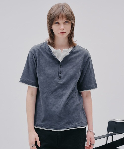 SELLE GLANT（セレグランテ）の「LAYERED HENLEY NECK SLUB T-SHIRT/レイヤードスタイルヘンリーネックスラブTシャツ（Tシャツ/カットソー・メンズ・ブラック系その他/ネイビー/ダークブラウン/ブラック・SMALL/MEDIUM/LARGE）」の20枚目の写真