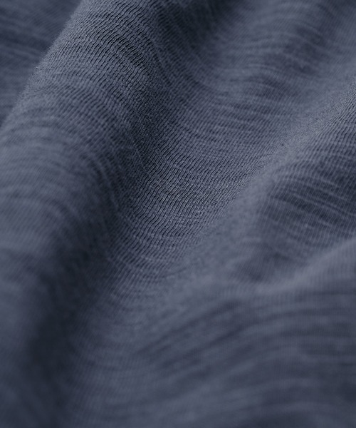 SELLE GLANT（セレグランテ）の「LAYERED HENLEY NECK SLUB T-SHIRT/レイヤードスタイルヘンリーネックスラブTシャツ（Tシャツ/カットソー・メンズ・ブラック系その他/ネイビー/ダークブラウン/ブラック・SMALL/MEDIUM/LARGE）」の10枚目の写真