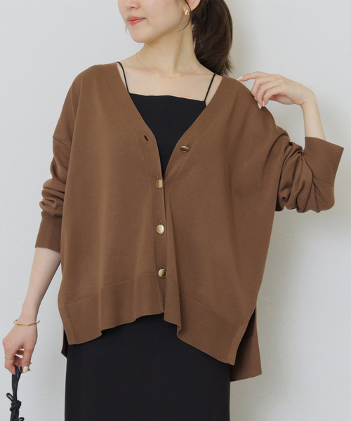 JOURNAL STANDARD relume（ジャーナルスタンダード　レリューム）の「［手洗い可］ウォッシャブルメタルボタンVネックカーディガン（カーディガン/ボレロ・レディース・ブラック/ブラウン・FREE）」の2枚目の写真