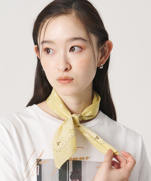 BEAUTY&YOUTH UNITED ARROWS（ビューティーアンドユースユナイテッドアローズ）の「ドット バンダナモチーフ スカーフ（バンダナ/スカーフ・レディース・イエロー/オフホワイト/ダークブラウン・FREE）」の4枚目の写真