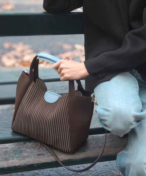 q bag paris(キューバッグパリ)の「tricote colonnette トリコット コロネット 2way トートバッグ ショルダーバッグ ニット(トートバッグ・レディース・ブラウン系その他/ブラック系その他/ベージュ系その他/アイボリー/テラコッタ/ブラック/ブラウン/ブラウン系その他2/ベージュ系その他2/ライトグレー/ブラック系その他2・FREE)」の6枚目の写真