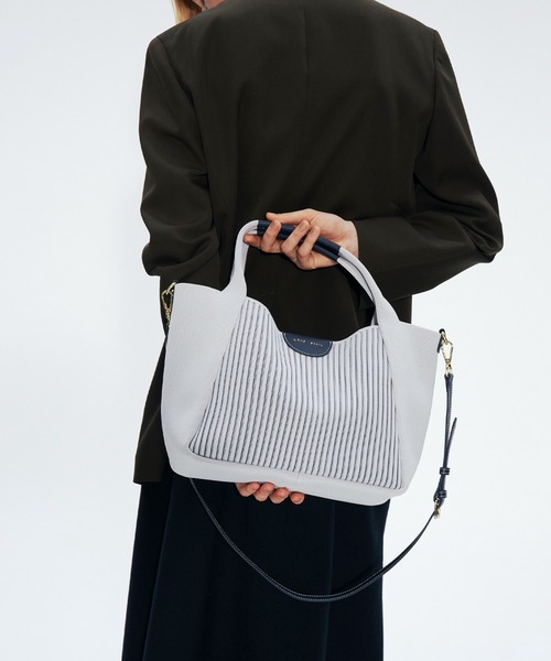 q bag paris(キューバッグパリ)の「tricote colonnette トリコット コロネット 2way トートバッグ ショルダーバッグ ニット(トートバッグ・レディース・ブラウン系その他/ブラック系その他/ベージュ系その他/アイボリー/テラコッタ/ブラック/ブラウン/ブラウン系その他2/ベージュ系その他2/ライトグレー/ブラック系その他2・FREE)」の4枚目の写真