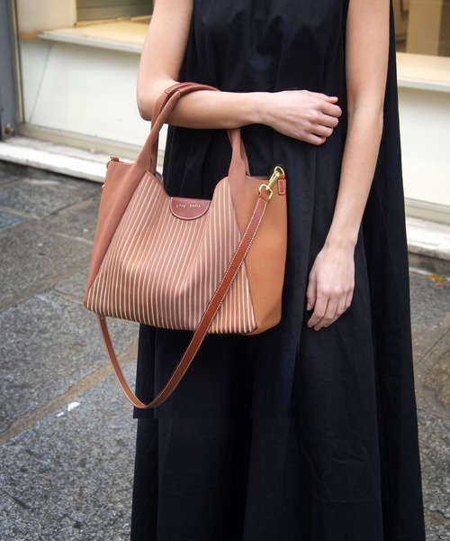q bag paris(キューバッグパリ)の「tricote colonnette トリコット コロネット 2way トートバッグ ショルダーバッグ ニット(トートバッグ・レディース・ブラウン系その他/ブラック系その他/ベージュ系その他/アイボリー/テラコッタ/ブラック/ブラウン/ブラウン系その他2/ベージュ系その他2/ライトグレー/ブラック系その他2・FREE)」の7枚目の写真