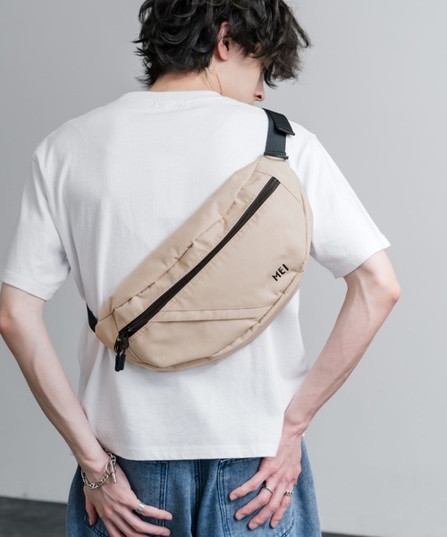 MEI（メイ）の「MEI メイ BOTTOMLINE L ハーフムーンショルダーバッグ/ボディバッグ（ショルダーバッグ・メンズ・ベージュ/グレー/ブラック・FREE）」の3枚目の写真