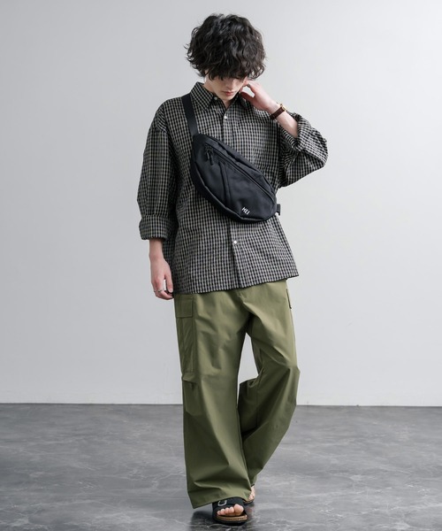 MEI（メイ）の「MEI メイ BOTTOMLINE L ハーフムーンショルダーバッグ/ボディバッグ（ショルダーバッグ・メンズ・ベージュ/グレー/ブラック・FREE）」の7枚目の写真