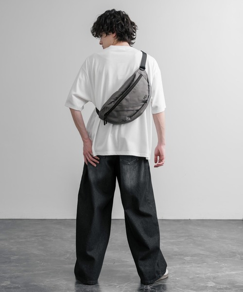 MEI（メイ）の「MEI メイ BOTTOMLINE L ハーフムーンショルダーバッグ/ボディバッグ（ショルダーバッグ・メンズ・ベージュ/グレー/ブラック・FREE）」の11枚目の写真