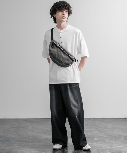 MEI（メイ）の「MEI メイ BOTTOMLINE L ハーフムーンショルダーバッグ/ボディバッグ（ショルダーバッグ・メンズ・ベージュ/グレー/ブラック・FREE）」の12枚目の写真