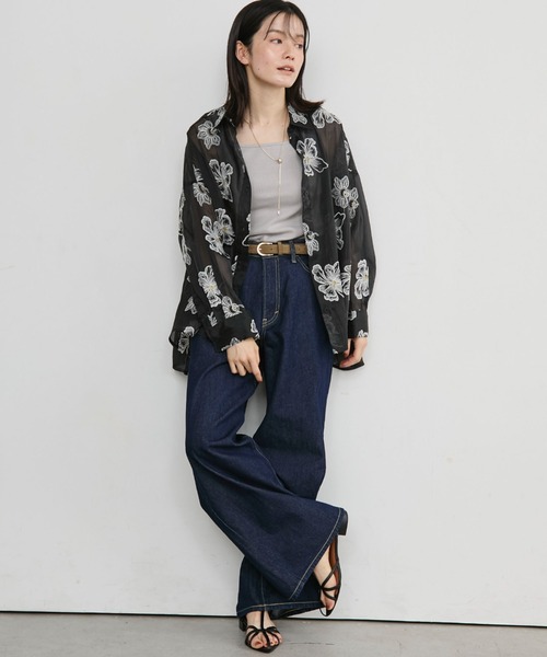Doux archives(ドゥアルシーヴ)の「フラワー刺繍シアーオーバーシャツ(シャツ/ブラウス・レディース・ブラック/グレイッシュベージュ/アイボリー・FREE)」の4枚目の写真