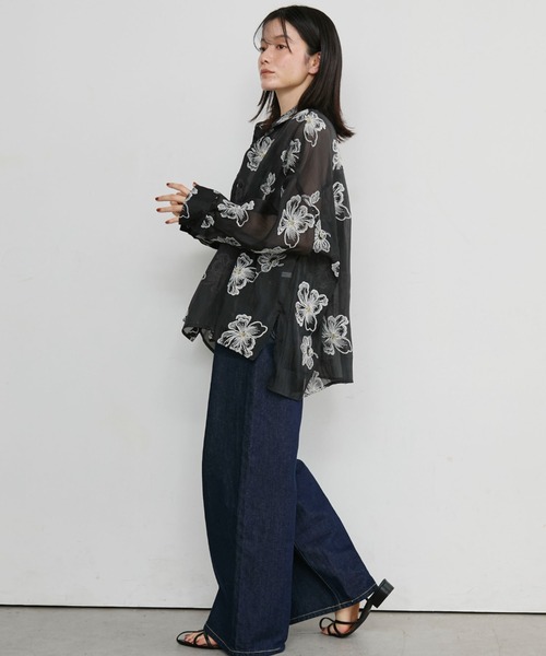 Doux archives(ドゥアルシーヴ)の「フラワー刺繍シアーオーバーシャツ(シャツ/ブラウス・レディース・ブラック/グレイッシュベージュ/アイボリー・FREE)」の7枚目の写真