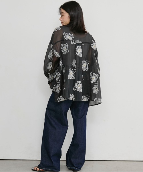 Doux archives(ドゥアルシーヴ)の「フラワー刺繍シアーオーバーシャツ(シャツ/ブラウス・レディース・ブラック/グレイッシュベージュ/アイボリー・FREE)」の8枚目の写真