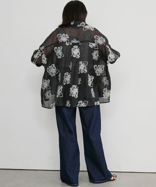 Doux archives(ドゥアルシーヴ)の「フラワー刺繍シアーオーバーシャツ(シャツ/ブラウス・レディース・ブラック/グレイッシュベージュ/アイボリー・FREE)」の9枚目の写真