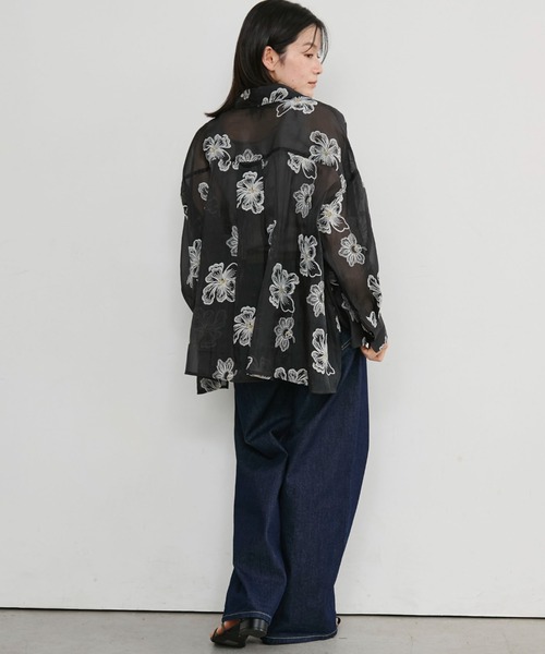 Doux archives(ドゥアルシーヴ)の「フラワー刺繍シアーオーバーシャツ(シャツ/ブラウス・レディース・ブラック/グレイッシュベージュ/アイボリー・FREE)」の10枚目の写真