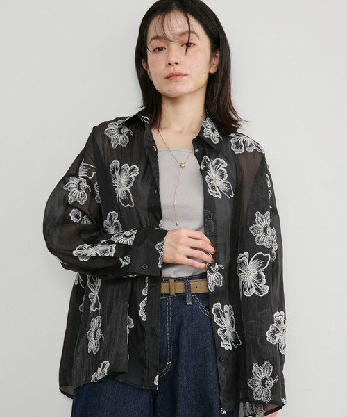 Doux archives(ドゥアルシーヴ)の「フラワー刺繍シアーオーバーシャツ(シャツ/ブラウス・レディース・ブラック/グレイッシュベージュ/アイボリー・FREE)」の14枚目の写真