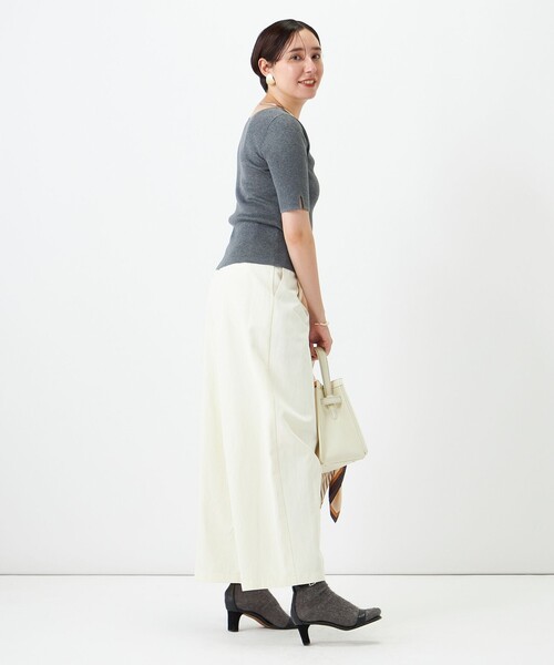 NOLLEY’S Sophi(ノーリーズソフィ)の「【BECシリーズ】《手洗い可能》ラメリブ両前プルオーバー(ニット/セーター・レディース・ベージュ/ダークブラウン/グレー/ベビーピンク・38)」の8枚目の写真