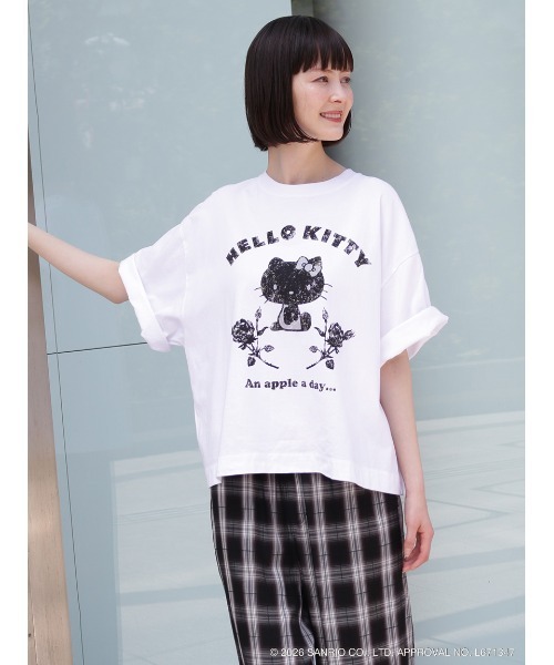 H.A.K(ハク)の「H.A.K×HELLO KITTY ハローキティとバラ かすれグリッタープリントTシャツ(Tシャツ/カットソー・レディース・ホワイト/グレー/ブラック・FREE)」の1枚目の写真
