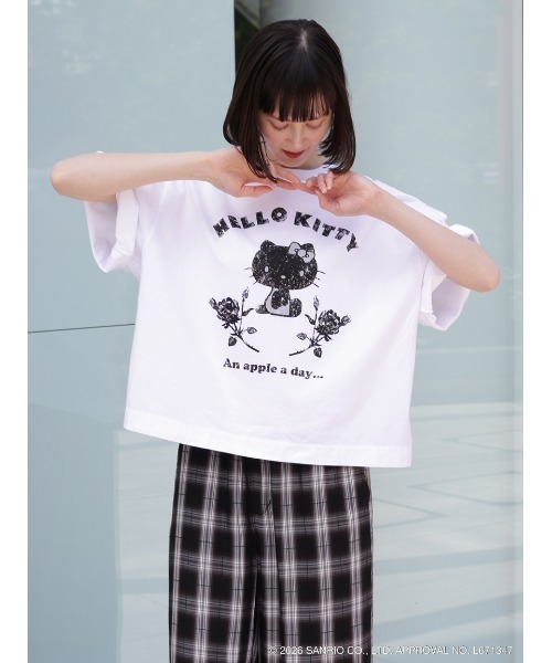H.A.K(ハク)の「H.A.K×HELLO KITTY ハローキティとバラ かすれグリッタープリントTシャツ(Tシャツ/カットソー・レディース・ホワイト/グレー/ブラック・FREE)」の6枚目の写真