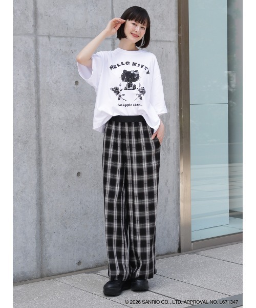 H.A.K(ハク)の「H.A.K×HELLO KITTY ハローキティとバラ かすれグリッタープリントTシャツ(Tシャツ/カットソー・レディース・ホワイト/グレー/ブラック・FREE)」の10枚目の写真