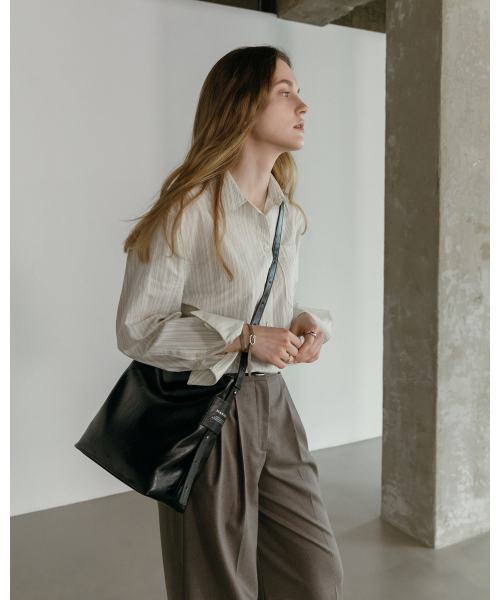 MARHEN.J(マルヘンジェイ)の「NIA 2way Shoulder Bag(ショルダーバッグ・レディース・ブラック・FREE)」の4枚目の写真