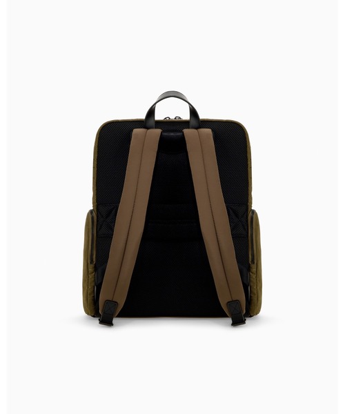 EMPORIO ARMANI(エンポリオアルマーニ)の「【エンポリオ アルマーニ】バックル付きフラップ マルチポケット バックパック(バックパック/リュック・メンズ・カーキ系/ブラック系・FREE)」の4枚目の写真