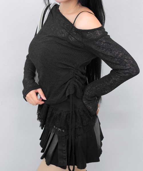 FOLLOWIN(フォロウィン)の「【2WAY/2点セット】オフショルダーシャーリングトップス+レースキャミ(Tシャツ/カットソー・レディース・ブラック/グレー/アイボリー・FREE)」の16枚目の写真