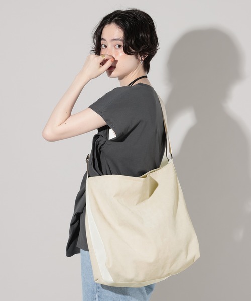 GEORGE'S(ジョージズ)の「ECO SUEDE BAG(ショルダーバッグ・レディース・ブラック/ブラウン/アイボリー・FREE)」の4枚目の写真