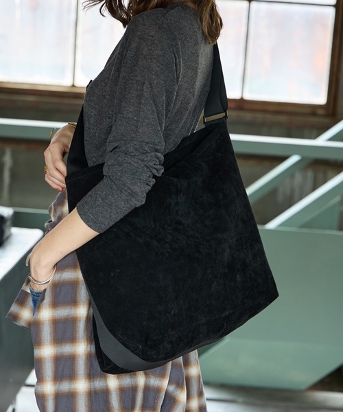 GEORGE'S(ジョージズ)の「ECO SUEDE BAG(ショルダーバッグ・レディース・ブラック/ブラウン/アイボリー・FREE)」の7枚目の写真
