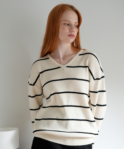 VLETI（ブレッティ）の「V-neck Color Striped Knit (Cream)（ニット/セーター・レディース・クリーム・FREE）」の2枚目の写真