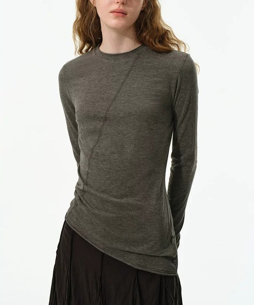 Fano Studios(ファノ ストゥディオズ)の「アシンメトリー ステッチトップス FQ26S196【Fano Studios】【2026AW】(Tシャツ/カットソー・レディース・グレー・M/L/S)」の5枚目の写真