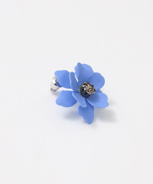 UNITED ARROWS(ユナイテッドアローズ)の「カラー フラワー ピアス(ピアス(両耳用)・レディース・ホワイト/ピンク/ロイヤルブルー・FREE)」の5枚目の写真