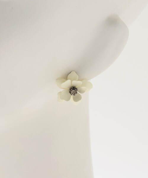 UNITED ARROWS(ユナイテッドアローズ)の「カラー フラワー ピアス(ピアス(両耳用)・レディース・ホワイト/ピンク/ロイヤルブルー・FREE)」の10枚目の写真