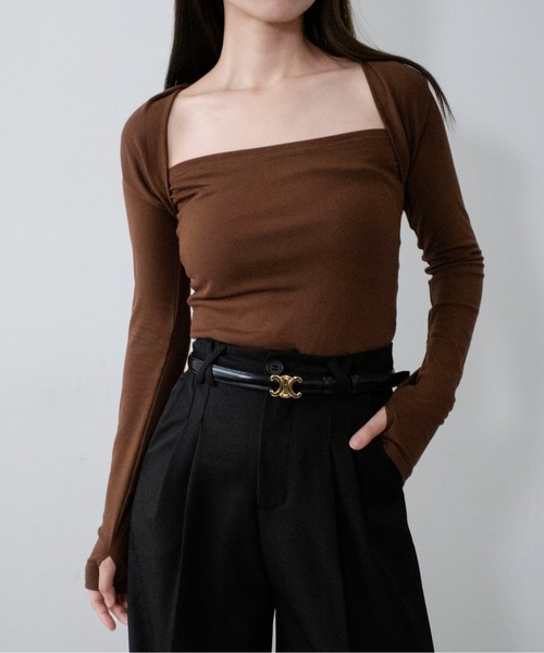 on:nue(オンニュ)の「【on:nue】ボレロレイヤード風フィンガーホールカットソー /26-27 AW COLLECTION(Tシャツ/カットソー・レディース・ブラウン/ブラック・FREE)」の2枚目の写真